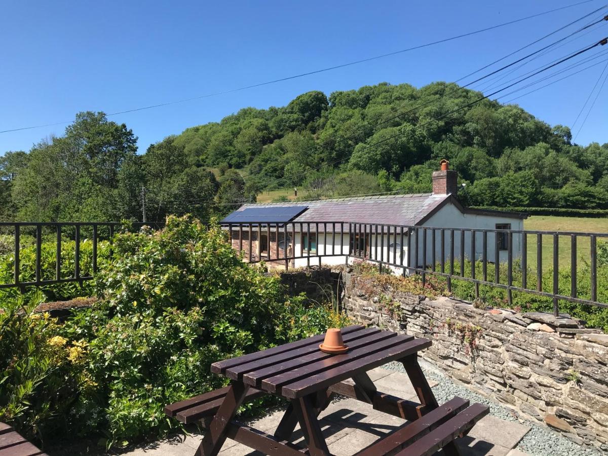 Castle Inn Knighton  Exterior photo